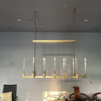 Lustre linéaire moderne en laiton à 14 lumières, suspension rectangulaire avec tubes en verre côtelés verticaux pour table à manger et îlot de cuisine