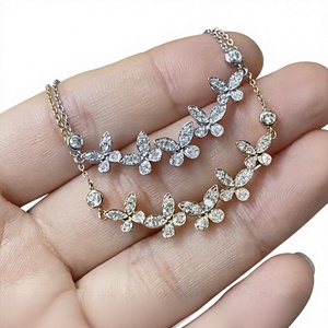 Collar de Cadena con Dije de Mariposa de Diamantes Naturales Reales de Color Blanco y Amarillo en Oro de 18K de Alta Calidad para Regalo - Product Image 4