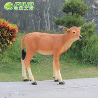 Patung taman hewan Resin sapi serat kaca buatan, patung ukuran kehidupan luar ruangan untuk dekorasi ornamen lanskap taman pertanian