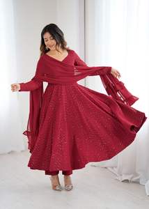 Tela Anarkali de la mejor calidad en color Rosa Madder, Georgette Fox suave y pesado, con trabajo de hilo de lentejuelas Lukhnawi, precio al por mayor. - Product Image 3