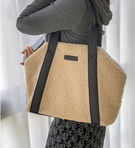 Nouveauté - Sac cabas pour femme en fourrure de mouton avec design patchwork - Sac à main décontracté tendance - Product Image 4