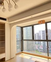 Ventanas Abatibles de Aluminio y Acero Inoxidable con Aislamiento Térmico de Múltiples Cámaras y Vista Desimpedida