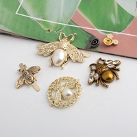 Ventes chaudes en gros : Boucles décoratives pour chaussures, accessoires de quincaillerie pour sacs, décoration abeille pour sacs à main, accessoires de fixation pour sangles de sac