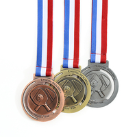 Fabrication de trophées et médailles personnalisés en métal émaillé souple pour le pickleball et le cricket avec ruban et cordon