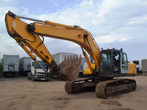 รถขุดตีนตะขาบ HX300AL, 30 ตัน, 221 แรงม้า, ระบบไฮดรอลิกสำหรับงานก่อสร้างหนัก - Product Image 3