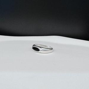 Anillo Wenchi S925 de Plata de Ley con Ágata Negra y Jade Blanco, Diseño de Estrella Mate, Estilo Simple, Casual, Único, Pequeño y Moderno - Product Image 3