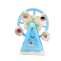 Panneau imprimé personnalisé en acrylique de charme d'anime transparent double face personnalisé de la fabrication OEM Présentoir de support de grande roue en plastique
