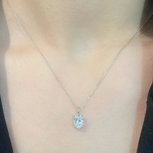 Collana con Pendente <span class=keywords><strong>Solitario</strong></span> da Donna in Oro Rosa 18K con <span class=keywords><strong>Diamante</strong></span> Ovale da <span class=keywords><strong>1</strong></span> <span class=keywords><strong>Carato</strong></span> Coltivato in Laboratorio e Quattro Griffe - Product Image 4