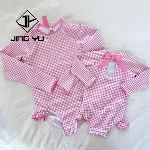 Traje de Baño de una Pieza para Niñas, Diseño Hawaiano a Cuadros Rosa, Manga Larga, Protección UPF50+, Bikini de Nailon Personalizado - Product Image 1