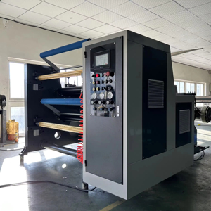 Chargement automatique de machine de rembobinage de refendage horizontal de papier adhésif Kraft RTFQ-1300 - Product Image 3