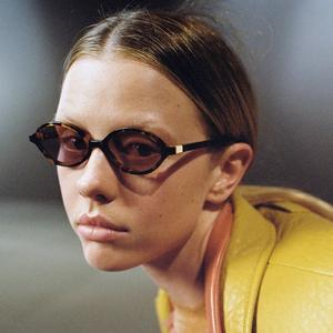 Gafas de sol ovaladas de estilo europeo para mujer, protección UV400, lentes de PC, gafas de protección solar a la moda, montura redonda, Color negro YT 7786 - Product Image 4