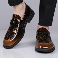 Mocassins d'affaires pour hommes de style britannique, une paire avec chaussures en PU laqué brillant