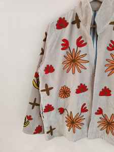 Chaqueta Suzani con Bordado de Leopardo, Abrigo Boho de Terciopelo, Diseño de Gato Salvaje y Floral, Chaqueta de Terciopelo Suzani Hecha a Mano, Bordado Tribal de Leopardo - Product Image 2