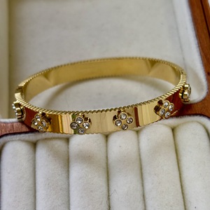 Brazalete <span class=keywords><strong>de</strong></span> Acero Inoxidable <span class=keywords><strong>de</strong></span> <span class=keywords><strong>Alta</strong></span> Calidad para Mujer, con <span class=keywords><strong>Diseño</strong></span> <span class=keywords><strong>de</strong></span> Trébol <span class=keywords><strong>de</strong></span> Cuatro Hojas, Chapado en Oro <span class=keywords><strong>de</strong></span> 18K, Resistente al Deslustre - Product Image 5