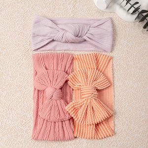 Nuevo lazo de bebé europeo y americano de <span class=keywords><strong>moda</strong></span> con diadema de nailon elástico, conjunto de accesorios para el cabello de <span class=keywords><strong>tres</strong></span> piezas para niños - Product Image 5