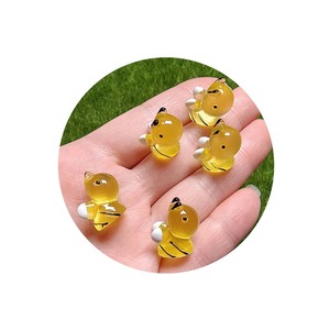 100 pièces/lot 15*16MM Abeilles en résine luminescente Artisanat 3D Mini Abeilles qui brillent dans le noir Ornements pour l'art artisanal Décoration de table pour fête d'anniversaire - Product Image 6