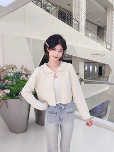 Nuovo <span class=keywords><strong>Cardigan</strong></span> Corto <span class=keywords><strong>Bianco</strong></span> da <span class=keywords><strong>Donna</strong></span> 2026 - Colletto Peter Pan con Perle, Maglia Dolce e Corta - Product Image 2