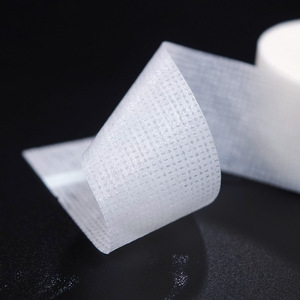 Bande adhésive médicale blanche non tissée, microporeuse et respirante, facile à déchirer, pour perfusion intraveineuse infantile et extensions de cils - Product Image 2
