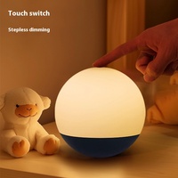 Veilleuse moderne OEM pour enfants éclairage d'ambiance de chevet entrée 5V corps en plastique ornement de cadeau d'usine personnalisé pour batterie
