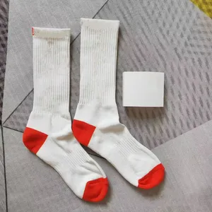 Produits de dropshipping 2026 : Chaussettes de créateur en coton de luxe de haute qualité, chaussettes classiques respirantes et confortables avec lettres - Product Image 3
