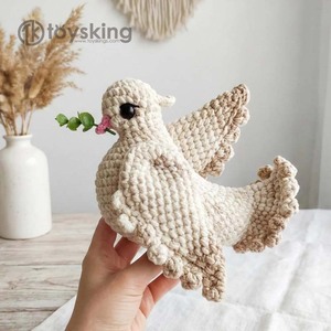 Bambola Uncinetto Colomba Bianca con Ramo d'Ulivo - Simbolo della Pace, Animale di Peluche Fatto a Mano, Regalo per Battesimo e Decorazione Murale per Cameretta - Product Image 5