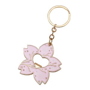 Clés de voiture Fleur de cerisier mignonne Porte-clés ouvre-bouteille drôle Rose Sakura Sac à dos Porte-monnaie Charms Sac à main Pendentif Porte-clés - Product Image 1