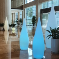 Lampes solaires LED multicolores sur pied pour décoration de chemin et d'événements de mariage, idéales pour les activités de célébration