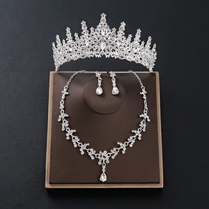 Conjunto de Joyas de Boda de Lujo Elegante para Novia de Estilo Europeo y Americano de Tres Piezas de Gama Alta con Collar, Pendientes y Corona Hecho de Aleación - Product Image 4