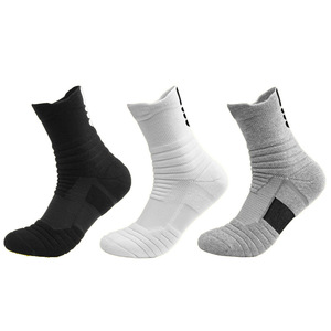 Chaussettes de sport unisexes en coton de haute qualité avec logo personnalisé, chaussettes courtes blanches pour l'exercice, chaussettes de course à pied pour jeunes avec grip, design unisexe pour le sport - Product Image 5