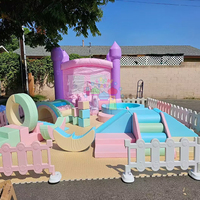 Ensemble de jeux souples avec clôture gonflable Château plein d'entrain pour la maison de bébé Équipement de jeu souple Piscine à balles pour enfants Ensemble de jeu en bloc de mousse Jouets