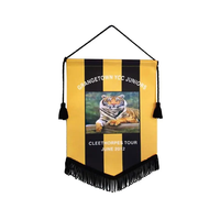 Drapeau léger en satin personnalisé pour club de football, livraison rapide en gros, souvenir de voyage pour fans
