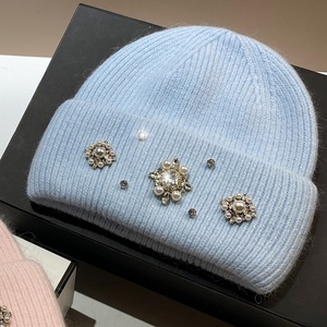 "Chapeaux en tricot de fourrure de lapin avec strass <span class=keywords><strong>et</strong></span> clous pour femmes d'hiver avec broderie 3D pour la plage <span class=keywords><strong>et</strong></span> les affaires" - Product Image 1