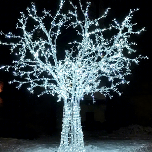 Arbre lumineux en fil métallique 3D offrant une alternative aux sapins de Noël classiques pour la décoration saisonnière en extérieur - Product Image 1