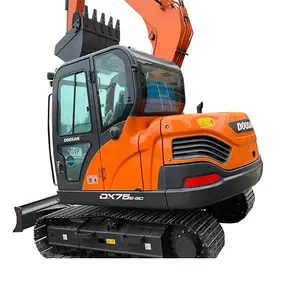 Mini-excavatrice d'occasion KOMATSU 220-8 de 7 à 8 tonnes, Japon, matériel de terrassement d'occasion, boîte de vitesses et pompe originales sur chenilles - Product Image 1