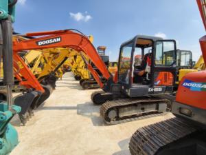 Livraison mondiale, excavatrice d'occasion DOOSAN DH55 Mini 5,5 tonnes, mini-excavatrice hydraulique sur chenilles d'occasion, bonnes performances, haute qualité - Product Image 3