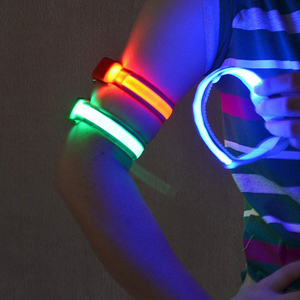 <span class=keywords><strong>Led</strong></span> ánh sáng <span class=keywords><strong>armband</strong></span> an toàn nhấp nháy thể thao ban đêm chạy có thể điều chỉnh chiều dài sáng <span class=keywords><strong>LED</strong></span> chiếu sáng <span class=keywords><strong>armband</strong></span> - Product Image 1