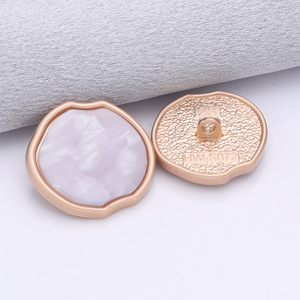 Nút áo khoác kim loại cao cấp kiểu mới 2025 hình vuông/kim cương không đều, trang trí, không chứa niken, may bằng chỉ - Product Image 3