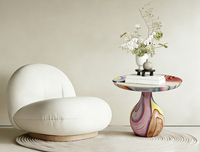 Table à café et à dîner de designer élégante et personnalisée, peinte à la main, pour une ambiance festive, avec des détails artistiques soignés, pour le mobilier de salon