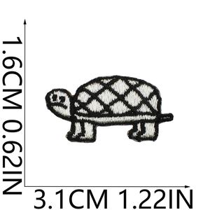 Patchs thermocollants miniatures simples en noir et blanc avec des motifs d'animaux tigre, chien, ours pour vêtements, accessoires décoratifs - Product Image 6