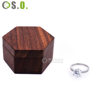 Boîte à alliances en bois avec nom personnalisé, boîte à alliances de fiançailles ou de mariage personnalisée, cadeau d'anniversaire, boîte à alliances gravée - Product Image 6