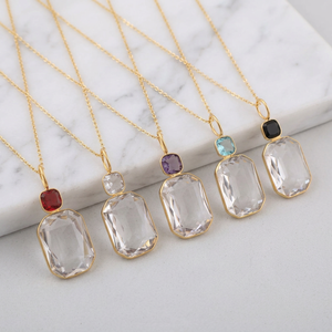Collar Geométrico de Cuarzo Hidro con Corte Esmeralda de Alta Calidad, Colgante con Engaste de Bisel de Cuarzo Cristalino, Cadena Chapada en Oro de 18k y Corte Cojín - Product Image 1