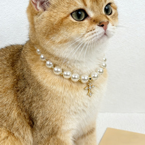 Collar de Perlas Barrocas de Lujo con Cruz de Cristal, Elegante Gargantilla para Gatos, Joyería Vintage Brillante para Perros Pequeños - Product Image 4