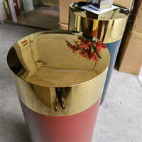Jardinières décoratives modernes en acier inoxydable pour l'extérieur et l'intérieur / Vase de sol pour la décoration de la maison / Pot de fleurs doré