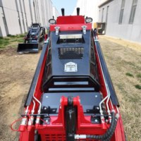 Chargeuse compacte sur chenilles Kubota Diesel, chenilles en caoutchouc, poids opérationnel 1234 kg, hauteur de déchargement 2000 mm, moteur et engrenages de haute performance