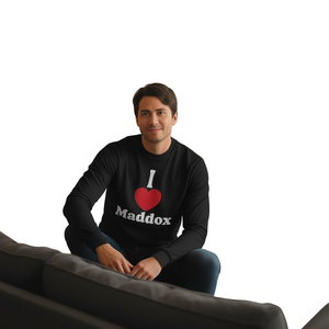 T-Shirt Personalizzata con Nome 'I Love Maddox', Manica Lunga, Girocollo, Unisex per Adulti, Stampa Digitale, Abbigliamento Promozionale - Product Image 1