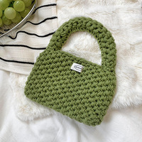 Petit sac carré dames sac à main 2025 Simple à la main Crochet sac laine tissé sac à bandoulière en gros
