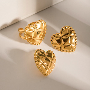 Nuevo Estilo Hipoalergénico, Juego de Joyería de Acero Inoxidable con Baño de Oro de 18K, Aretes y Anillos con Forma de Corazón para Mujer - Product Image 5