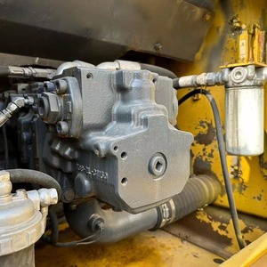 Komatsu a utilisé l'excavatrice PC220-7/8 22 tonnes de moyenne à grande chenille d'occasion avec moteur central et composants d'engrenage - Product Image 5