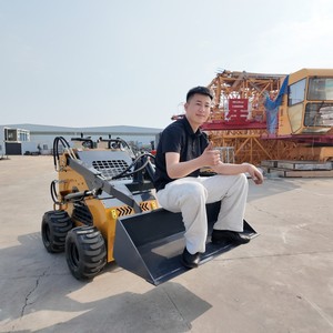 รถตักล้อยางขนาดเล็ก รุ่นขายดี 380 มินิสกิดสเตียร์ 25 แรงม้า เครื่องยนต์ดีเซลคูโบต้า - ระบบไฮดรอลิกแรงสูง รถตักตีนตะขาบทรงพลัง - Product Image 3