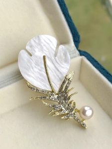 Colección de Broches de Perlas Surtidas al por Mayor de Fábrica, Perlas de Agua Dulce y del Mar del Sur, Broches de Hoja y Lazo Estilo Chino para Trajes - Product Image 5